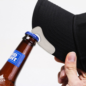 Abridor de Botellas Promocional de Aleación de Zinc Plateado para Gorras - Abridor de Gorras de Béisbol con Logotipo, Regalos Corporativos, Eventos y Bares - Product Image 6