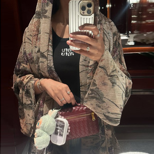 Set di <span class=keywords><strong>Abbigliamento</strong></span> Islamico per Donna: Cardigan Plissettato Stile Kimono con Stampa Floreale e Sciarpa, Moda Turca Primaverile - Product Image 4