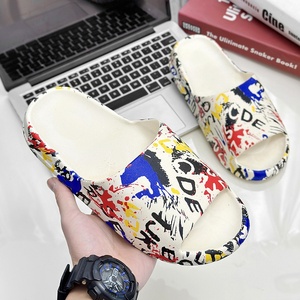 Chanclas de <span class=keywords><strong>coco</strong></span> de ocio deportivo para hombre, novedad de verano personalizable, plantilla de PVC con sensación de <span class=keywords><strong>caca</strong></span> de grafiti, estilo del sudeste asiático - Product Image 2