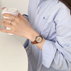 Reloj de Pulsera Casual y Elegante para Mujer, Estilo Romano, con Calendario, Correa de Cuero Económica, Caja Redonda de Aleación de 30 mm, Esfera de Cristal - Product Image 4
