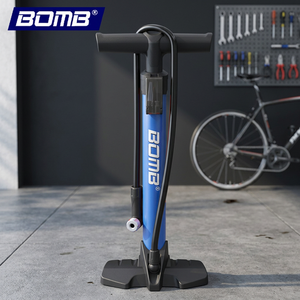 Bomba de Bicicleta de Acero BOMB, Bomba de Piso Portátil con Adaptador de Válvula para Válvulas Presta y Schrader, 130-160 PSI, Duradera y Ligera - Product Image 3