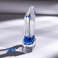 Trophée en cristal bleu géométrique - Prix moderne gravé au laser et imprimé par transfert thermique pour la reconnaissance d'entreprise des employés