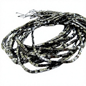 Cuentas de Hematita Negra en Forma de Cubo, 2 mm, Hilo de 15-16 Pulgadas - Product Image 1