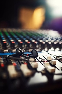 หูฟัง Sennheiser IE100 PRO แบบไดนามิก อินเอียร์มอนิเตอร์ แบบมีสาย ไดรเวอร์ 10 มม. สำหรับการแสดงสดบนเวทีและการบันทึกเสียงในสตูดิโอ - Product Image 5