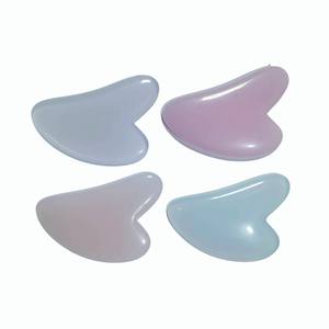 Vente directe usine : Planche de massage en plastique pour le corps, outil de massage en résine en forme de cœur Gua Sha pour le visage - Product Image 6