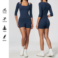 Ensemble de sport uni personnalisé avec coutures apparentes, comprenant un T-shirt doux à col rond et manches courtes et un short taille haute sculptant les hanches, pour femmes, idéal pour le yoga