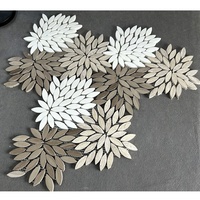 Carrelage mural de cuisine pour salle de bain Fleur de marguerite décorative Art Mosaïque de marbre Carrelage à motif irrégulier pour mur et sol Carrelage