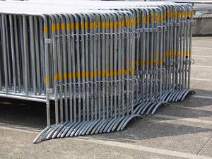 Vendita calda della fabbrica in acciaio zincato recinzione di sicurezza stradale portatile per il controllo della folla barricate pedonali barriera di controllo della folla - Product Image 6