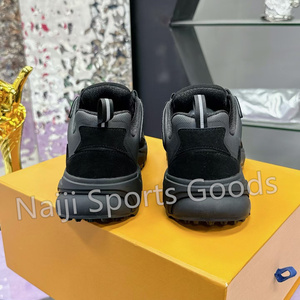 2025รองเท้าผ้าใบผู้ชายสไตล์การเดินขนาดใหญ่อย่างหรูหราจากนักออกแบบรองเท้าลำลองแนวสปอร์ตย้อนยุคมีซับในเป็นตาข่าย - Product Image 3