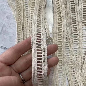 شريط دانتيل أبيض مطرز عالي الجودة من البوليستر بتصميم مجوف دقيق للبيع بالجملة - Product Image 1