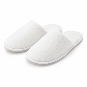Chaussons en velours OEM MR125 – Écologiques et jetables pour hôtels 3 à 5 étoiles – Ensemble d'accessoires de salle de bain en coton blanc doux et hydratant - Product Image 1