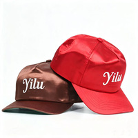 5-delige op maat gemaakte satijnen pet met geborduurd logo, op maat gemaakte kleur rood en bruin, snapback model