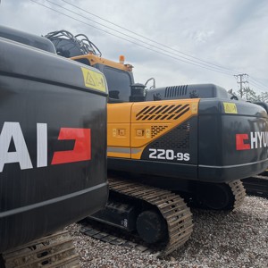 Excavatrice Hyundai 220-9S 2023 d'occasion, poids opérationnel 22 tonnes, capacité de la benne 1,0 m³, comprend la machinerie pour la vidéo du rapport. - Product Image 5