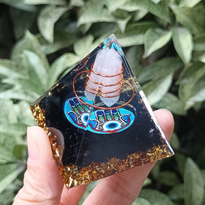 Pyramide en résine époxy à effet galet de cristal, Ornement de bureau, Décoration d'aquarium, Cadeau, Pilier de cristal blanc, Main de démon - Product Image 3