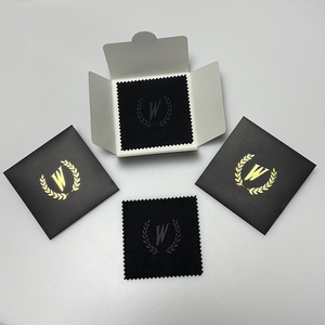 ผ้าไมโครไฟเบอร์กำมะหยี่คุณภาพพรีเมียม ขนาด 8x8 ซม. ป้องกันการเกิดคราบ สำหรับทำความสะอาดเครื่องประดับ รับทำโลโก้ตามสั่ง ขายส่ง - Product Image 1