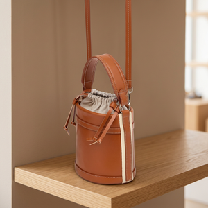 Bolso Tipo Cubo Casual Ecológico de Cuero Vegano Voler con Costuras en Contraste - Elegante Bolso de Hombro para Mujer, Versátil para Uso Diario - Product Image 3