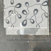 Mosaïque en pierre de design populaire, découpe au jet d'eau, motif floral, mosaïque en marbre bleu et blanc pour sol et mur de salle de bain