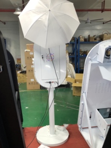 Miroir photomaton 21,5 pouces avec éclairage LED RVB, miroir magique ovale pour selfie avec appareil photo et imprimante, écran tactile - Product Image 4