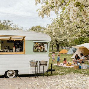 Electric Self-Driving Food Cart Eco-Friendly Mobile Beverage Snack Vending Cart - Product Image 1