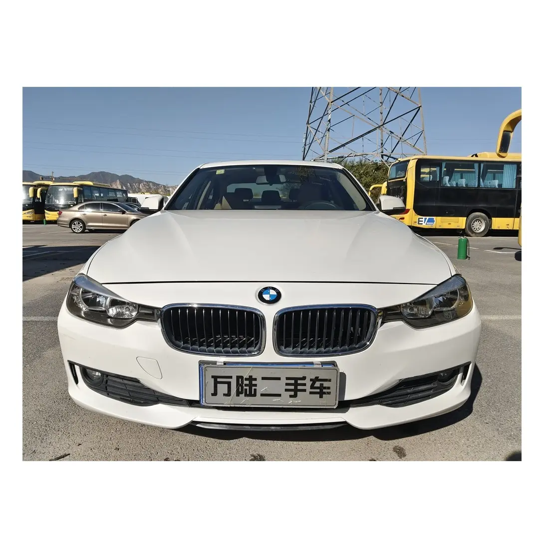 150000キロ中古車2013BMW3シリーズ316i進取の気性のある4ドアと5セド中古車