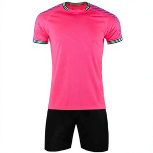 Conjuntos de Uniformes de Fútbol Personalizados con Camiseta Rosa y Pantalones Cortos Negros, 100% Poliéster, Servicio OEM, Logotipo y Nombre del Equipo Personalizados - Product Image 1