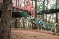 Parc d'aventure suspendu en forêt personnalisé avec filet de cordes, tunnel suspendu, escalade multi-niveaux, durable, pour plusieurs personnes, en extérieur