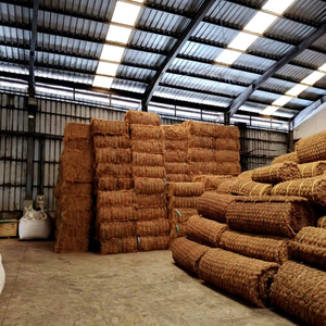 Balle de fibres de coco 100 % naturelles de qualité supérieure avec une durée de conservation de 24 mois pour l'utilisation en jardinage et aménagement paysager - Product Image 1