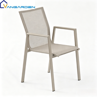Ensemble table et chaises de jardin moderne et minimaliste en plastique, bois et aluminium, avec tissu Teslin imperméable, haut de gamme