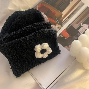 Calcetines peludos para mujer con diseño de flores, calcetines cálidos de algodón hasta media pantorrilla para otoño e invierno, para dormir en el suelo - Product Image 3