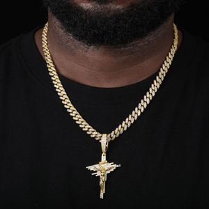 Colgante de Cruz de Jesús Crucificado de Alta Calidad en Plata de Ley 925 con Moissanita Talla Baguette Estilo Iced Out - Product Image 6