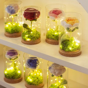 Rosa de punto hecha a mano con hilo, producto terminado, flor simulada, pequeña luz nocturna, decoración de escritorio. - Product Image 4