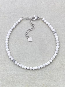 Pulsera de Howlite, Joyería Delicada con Piedras Preciosas, Cuentas Microfacetadas, Pulsera de Cristal, Joyería Minimalista, Pulsera con Piedras Preciosas Pequeñas - Product Image 3