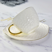 Tasse à expresso moderne en porcelaine fine blanche à relief, bord doré, avec soucoupe, idéale pour les cafés, les fêtes, la maison et les mariages