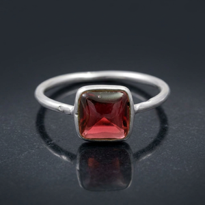 Anillo Personalizable Hecho a Mano en Plata de Ley 925 con Gema de Rubelita Rosa Única en Engaste de Bisel, Regalo para Boda, Fiesta o Aniversario - Product Image 3