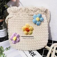 Fleurs en coton crochetées à la main, douces et réalistes, 1,6 pouce, à coudre – Décoration pour la remise des diplômes et Noël, respectueuses de l'environnement
