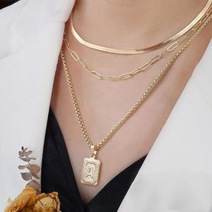 Nouveau design, vente en gros, colliers personnalisés anti-allergie, bijoux de mode à lettres polies haute brillance - Product Image 2