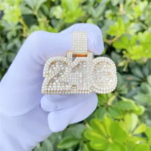 Baguette ostentoso con diamantes de laboratorio vvs, joyería de moissanita con letras de diseño, colgante con número personalizado