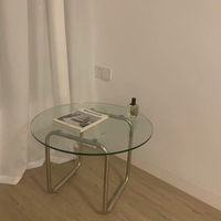 Nordischer einfacher Glas-Couch tisch runder gehärteter kleiner Apartment-Esstisch netz roter kreativer transparenter Beistell tisch