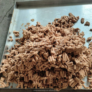 Machine d'extrusion d'aliments <span class=keywords><strong>pour</strong></span> animaux de compagnie bon marché, nouvelle conception de ligne de production d'aliments <span class=keywords><strong>pour</strong></span> animaux de compagnie, extrudeuse de formation de pâte de viande à basse température - Product Image 3