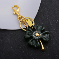 Porte-clés Fleur en Résine avec Strass, Breloque Florale Colorée pour Sac avec Fermoir Métallique Doré, Cadeau pour Filles et Femmes, Accessoires de Sac