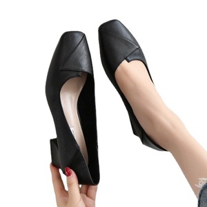 Scarpe da Ufficio da Donna con Tacco Medio e Punta Quadrata, Stile Francese, Colore Nude, Suola in Gomma, Tinta Unita, Primavera-Autunno - Product Image 1