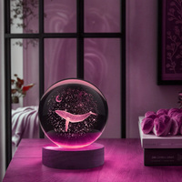 Verre poli moderne 3D gravé au laser lune baleine marche boule de cristal veilleuse LED couleur chaude pour décoration de salle de Noël