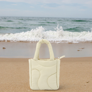 Sacs fourre-tout de <span class=keywords><strong>plage</strong></span> en nylon gonflé imperméables à <span class=keywords><strong>fermeture</strong></span> éclair personnalisés de petite taille pour femmes Kawaii de style japonais pour filles - Product Image 1