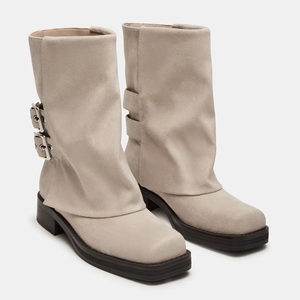 Botas de motorista de gamuza de moda de alta calidad con plataforma de pantorrilla ancha y punta cuadrada y tacón grueso con hebillas para mujer - Product Image 5