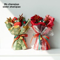 Produit fini artisanal de Noël chinois : un bouquet de pommes, de roses et de fleurs séchées, cadeau de Noël