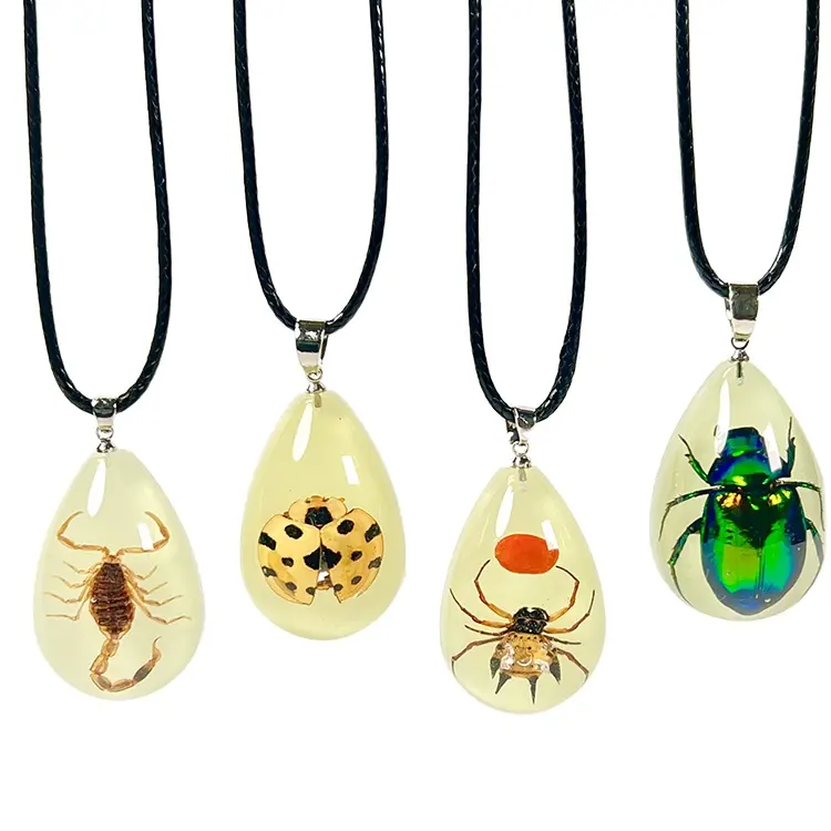 Echte Insecten Ketting Hanger Voor Jongens Fabriek Leveren Hars Sieraden Glow In The Dark Hanger