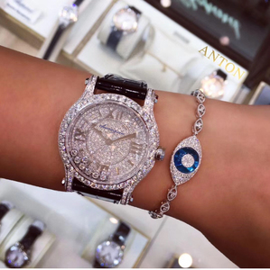 Montre Sport de luxe pour femmes avec cadran romain Iced Out Diamond Sapphire Glass 18mm Crocodile Band Water Resistant Hip Hop Style - Product Image 4