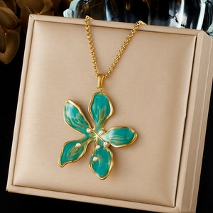 Flower Pendant Necklace Gold Plated Stainless Steel Clavicle Chain Daily Wear Gift Jewelry N4210 - Product Image 1
