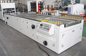 Machine de fabrication de panneaux d'extrusion en composite <span class=keywords><strong>PVC</strong></span> <span class=keywords><strong>pour</strong></span> sous-plafonds et revêtements de plafond en plastique - Product Image 3