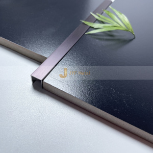 Profilé de carrelage en acier inoxydable en forme de U pour les murs d'appartement - Design contemporain durable et imperméable - Product Image 2